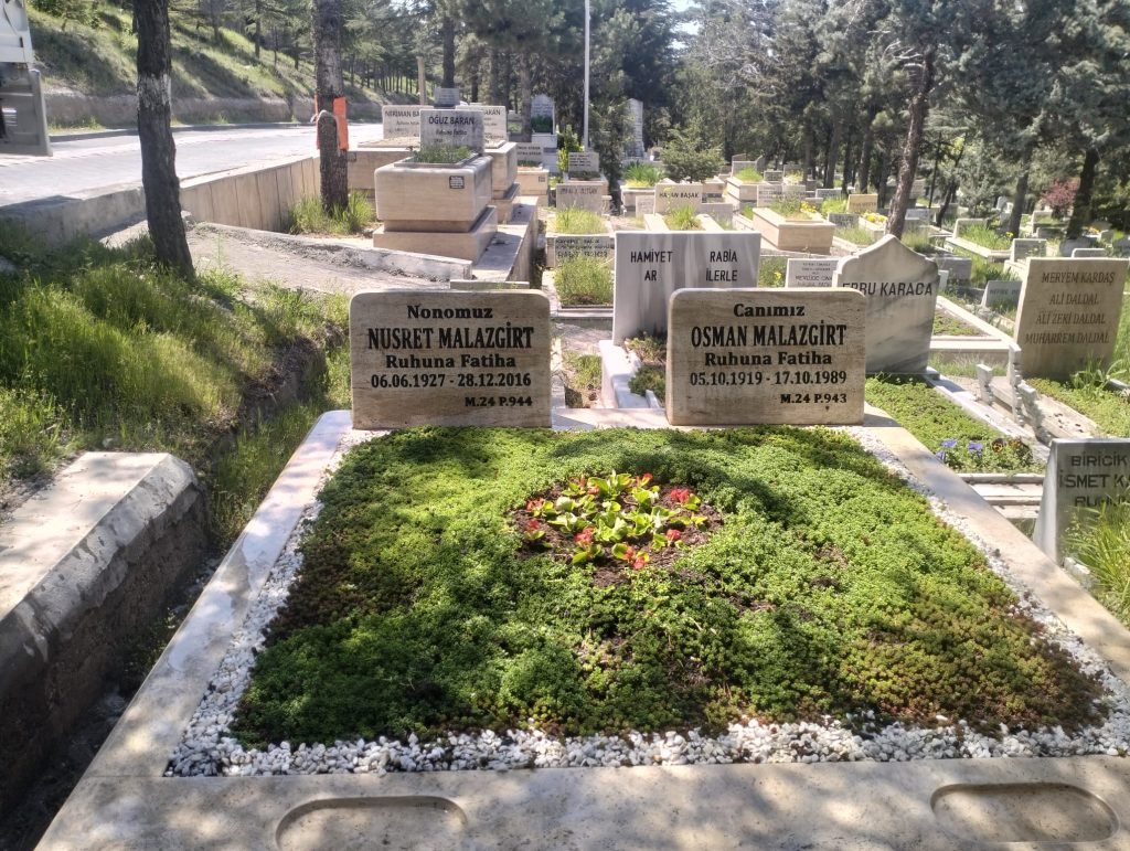 Pursaklar Mezarlığı Bakımı Mermer Temizligi: Yosun Giderimi - 06 Mezar Bakım